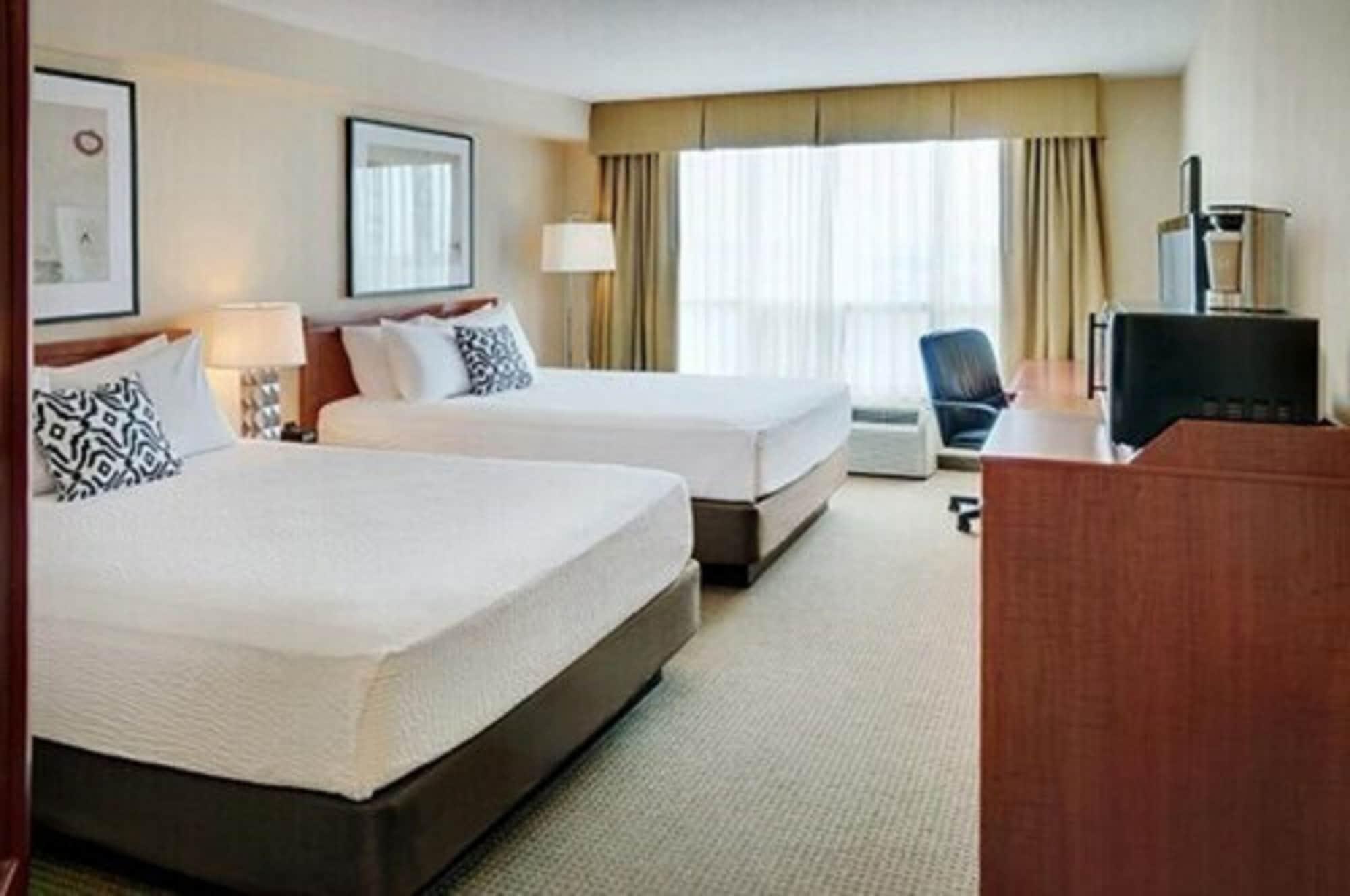 Courtyard By Marriott Kitchener Hotel Bagian luar foto