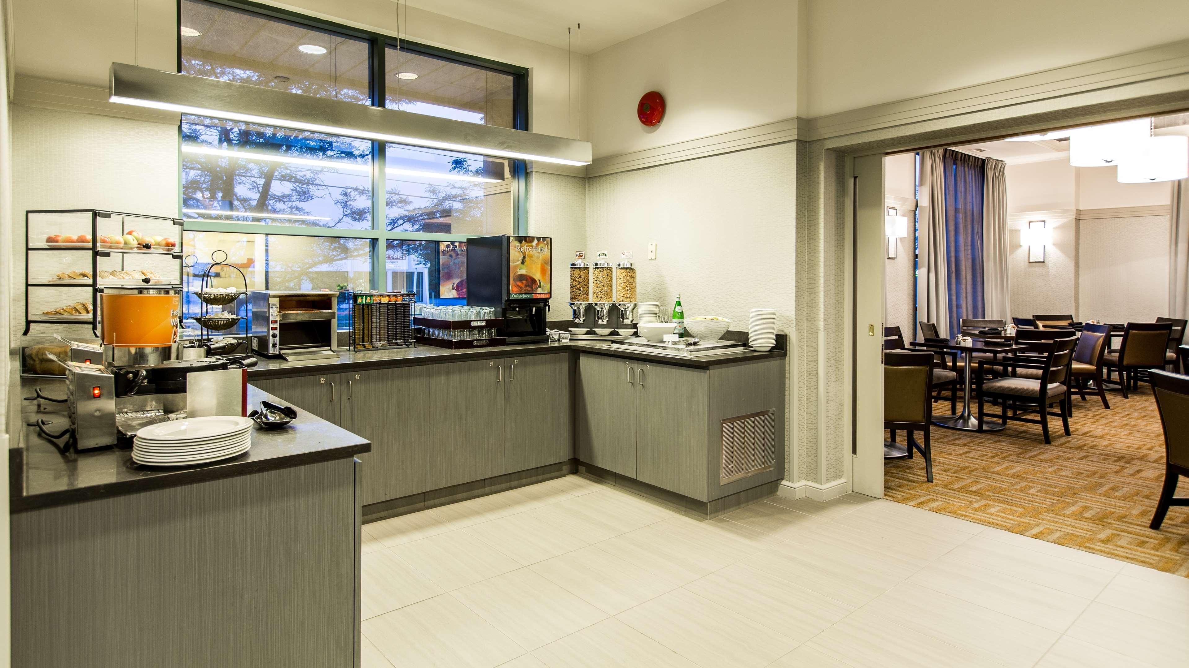Courtyard By Marriott Kitchener Hotel Bagian luar foto