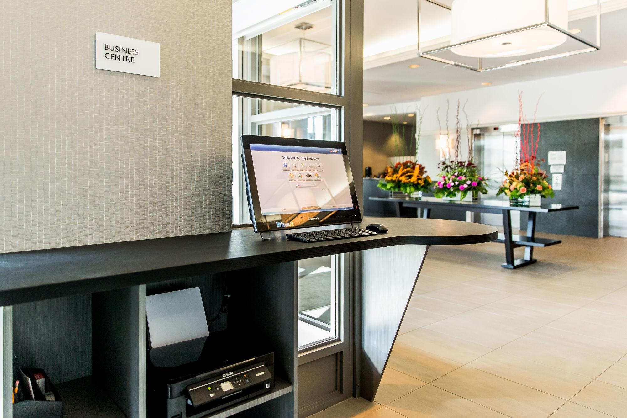 Courtyard By Marriott Kitchener Hotel Bagian luar foto