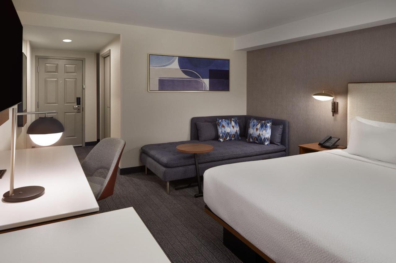 Courtyard By Marriott Kitchener Hotel Bagian luar foto