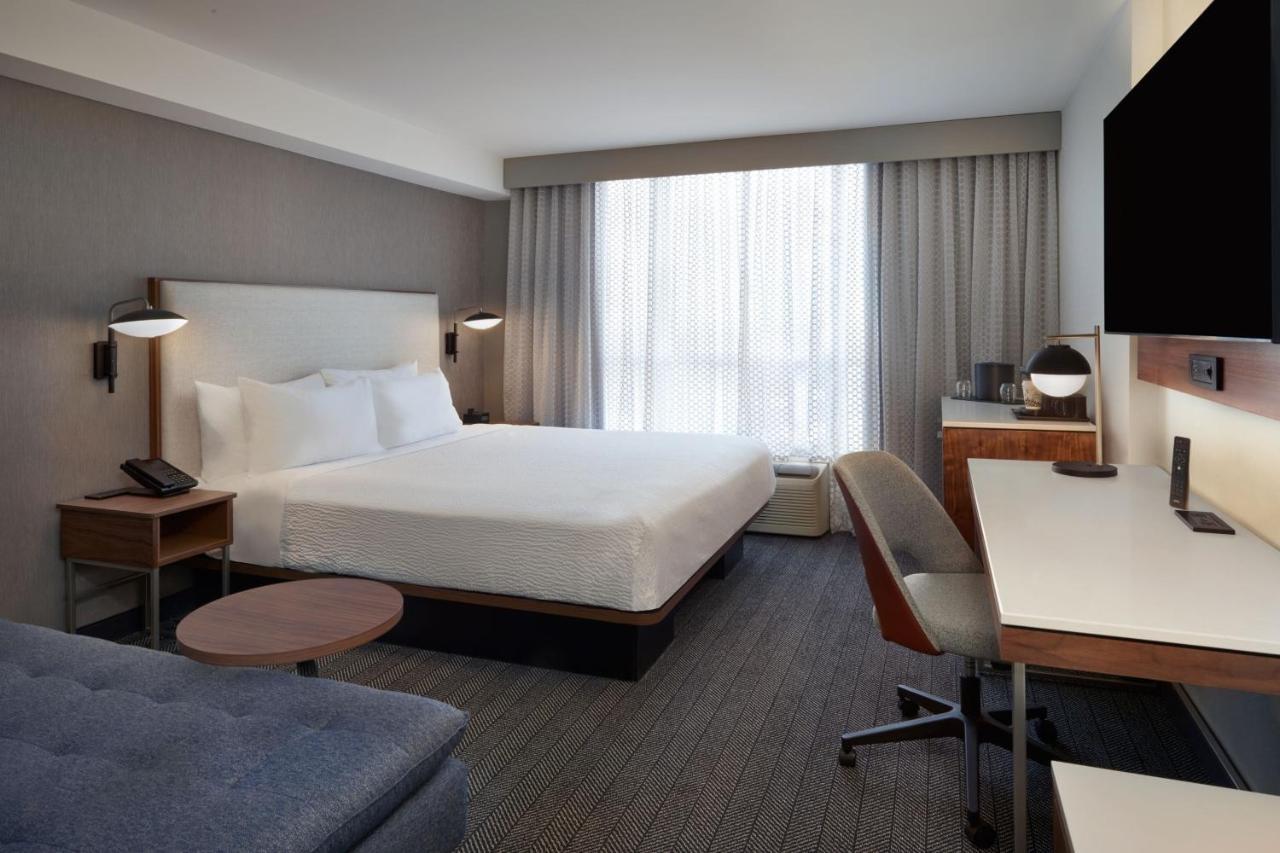 Courtyard By Marriott Kitchener Hotel Bagian luar foto