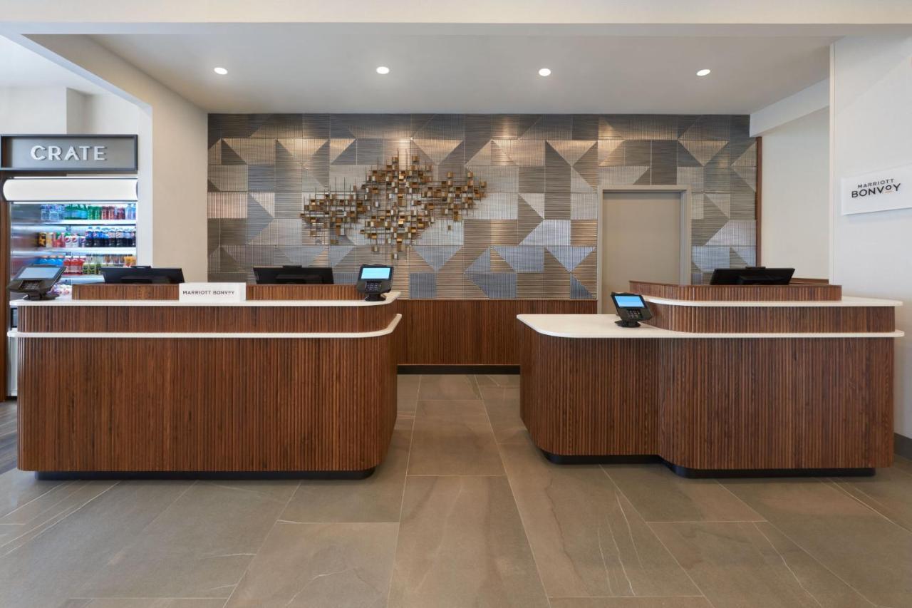 Courtyard By Marriott Kitchener Hotel Bagian luar foto