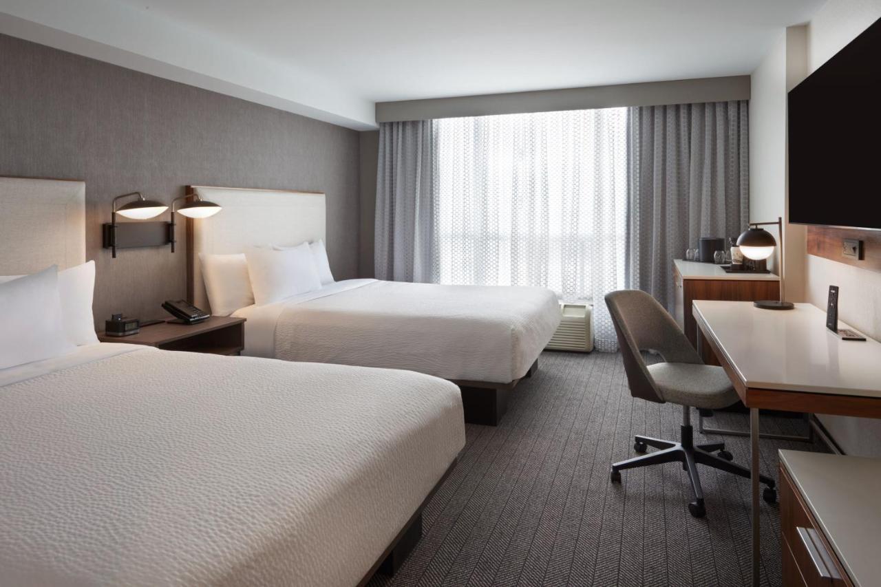 Courtyard By Marriott Kitchener Hotel Bagian luar foto