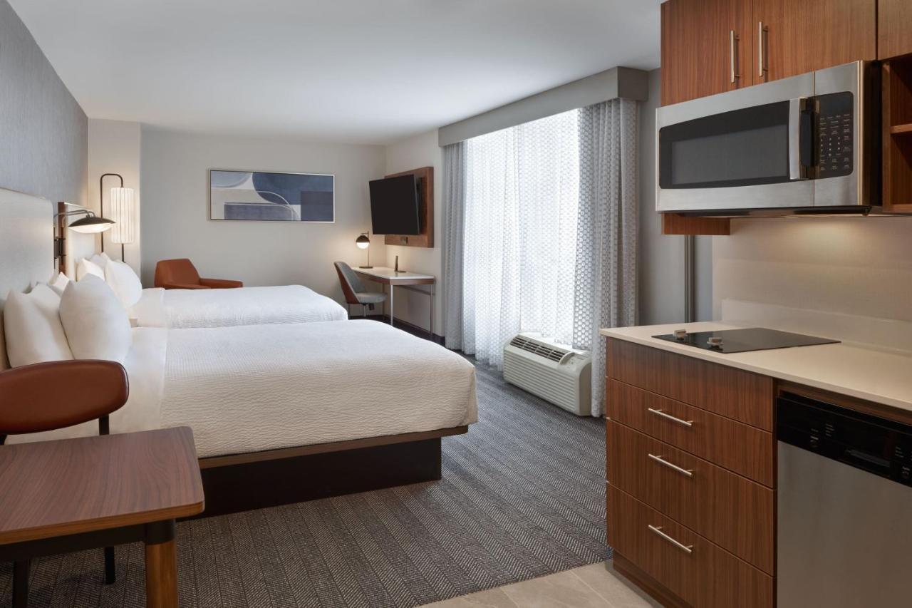 Courtyard By Marriott Kitchener Hotel Bagian luar foto
