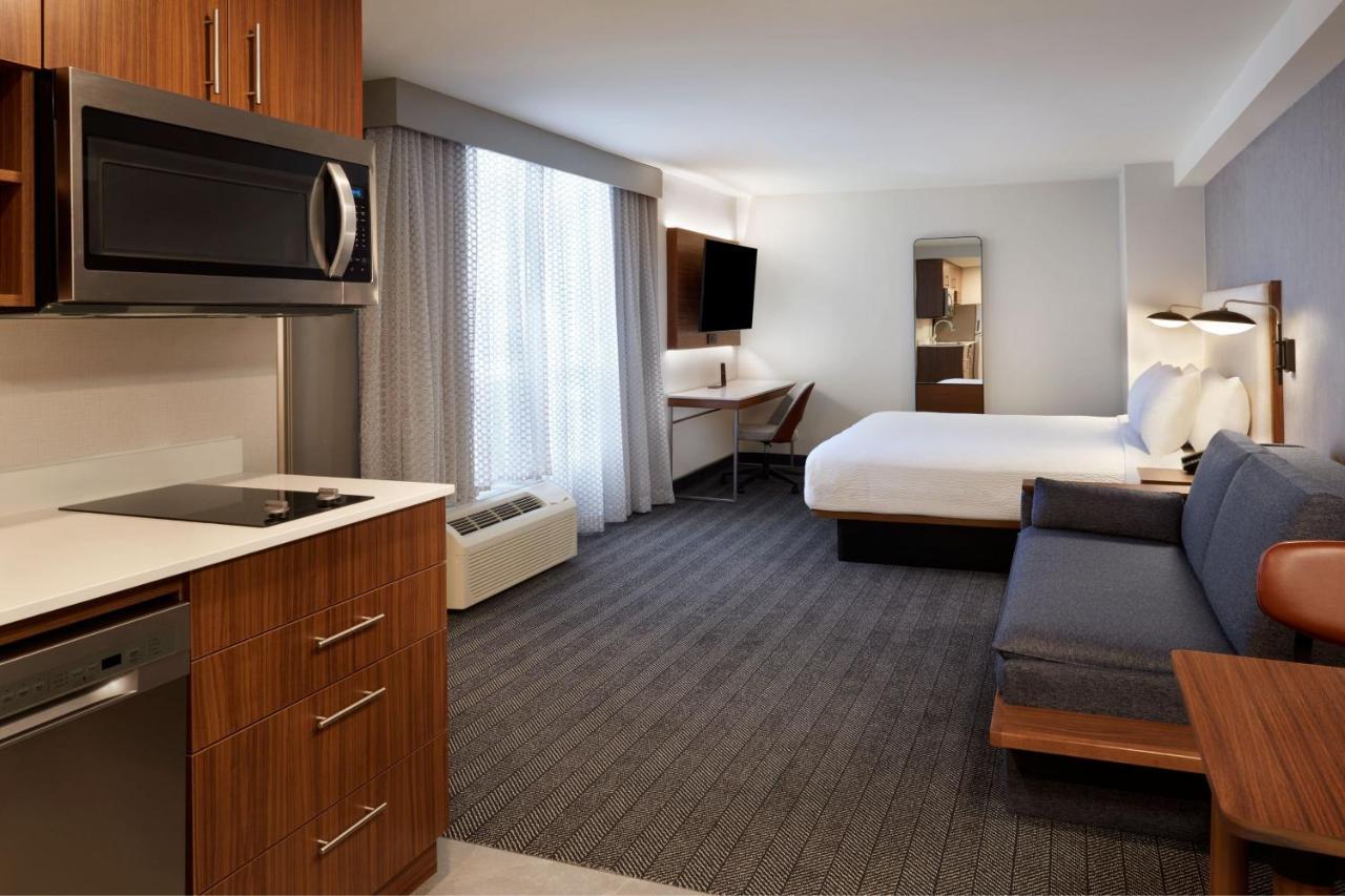 Courtyard By Marriott Kitchener Hotel Bagian luar foto