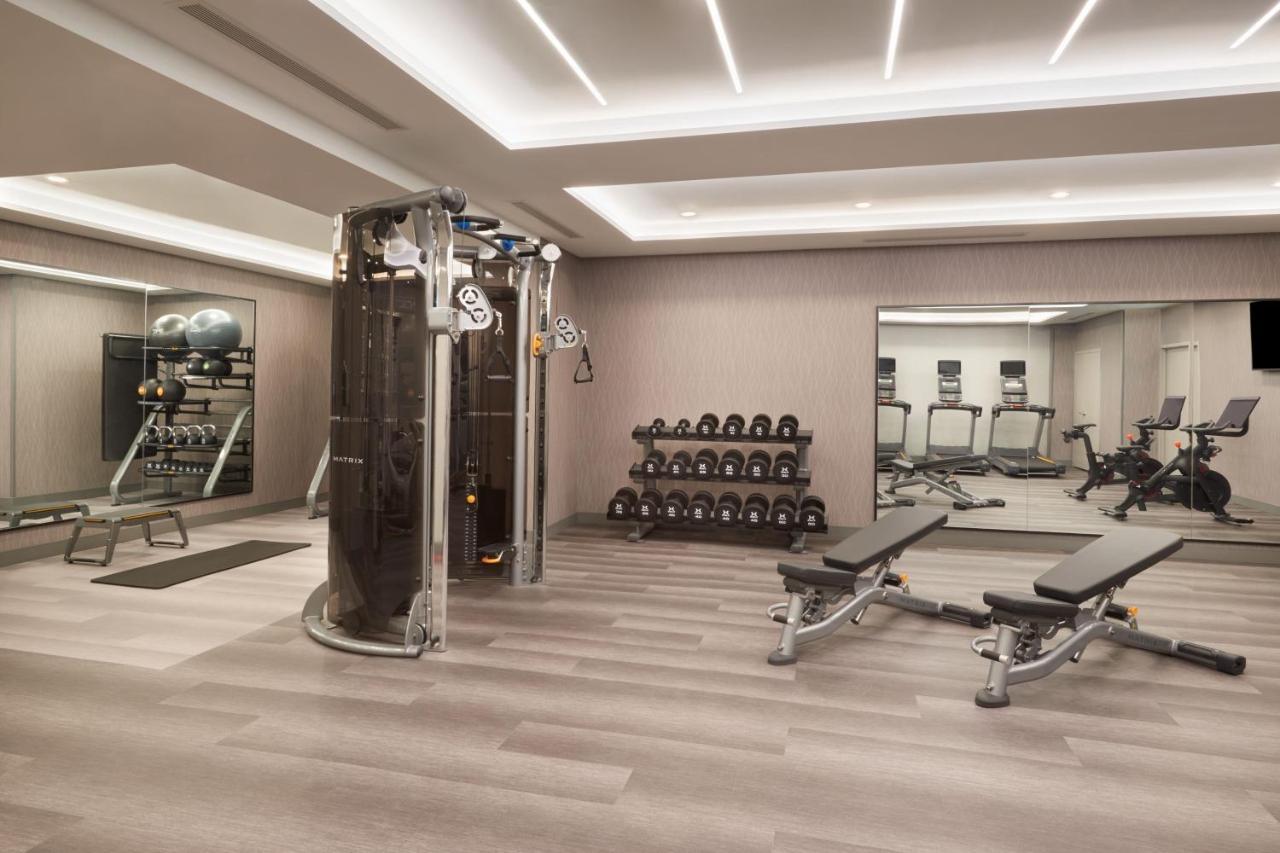 Courtyard By Marriott Kitchener Hotel Bagian luar foto