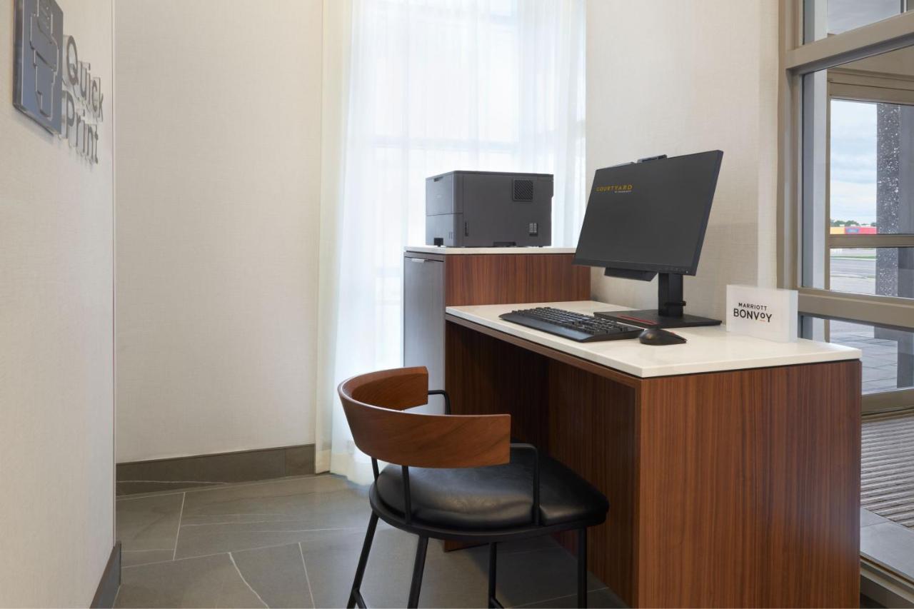 Courtyard By Marriott Kitchener Hotel Bagian luar foto