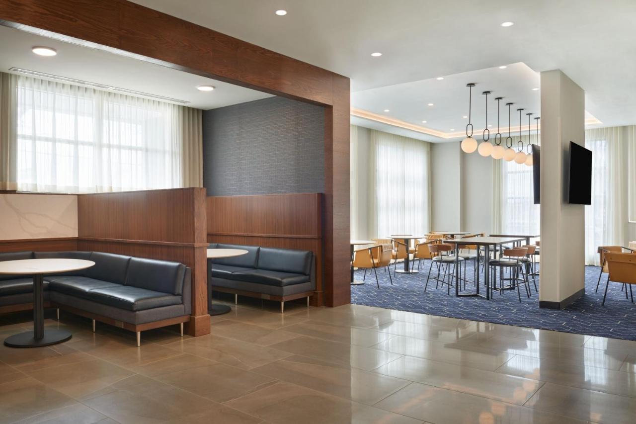 Courtyard By Marriott Kitchener Hotel Bagian luar foto