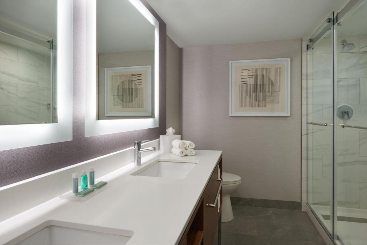 Courtyard By Marriott Kitchener Hotel Bagian luar foto