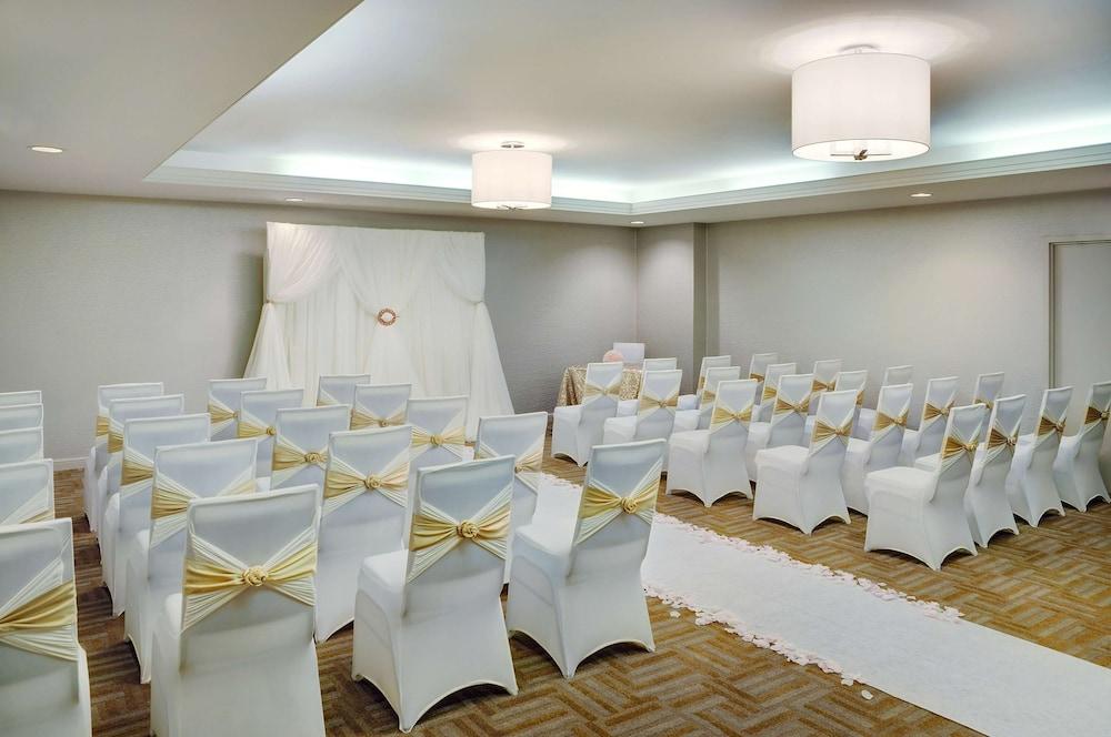 Courtyard By Marriott Kitchener Hotel Bagian luar foto
