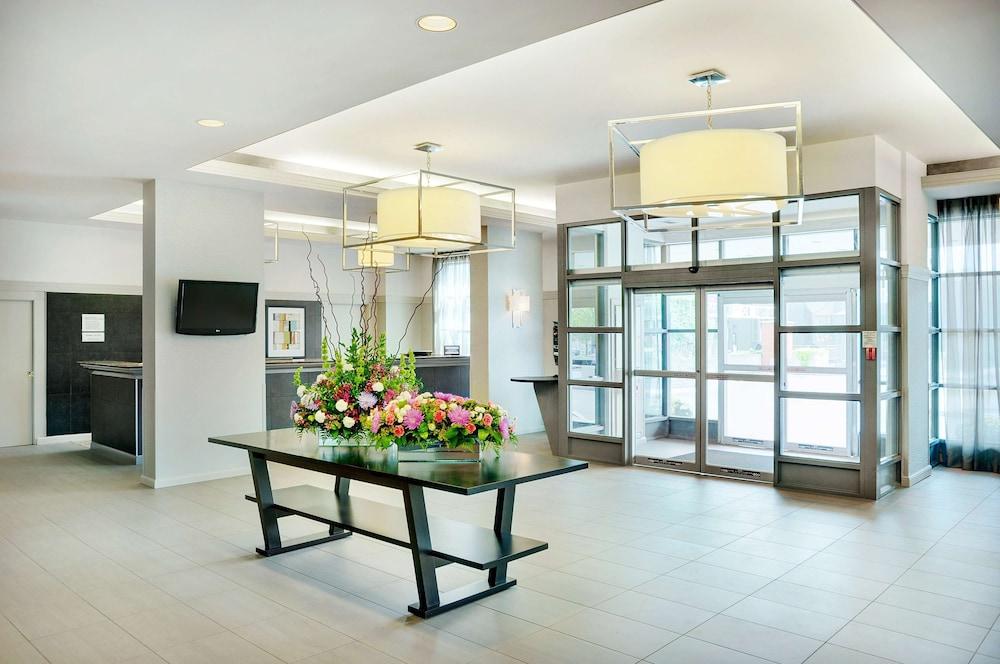 Courtyard By Marriott Kitchener Hotel Bagian luar foto