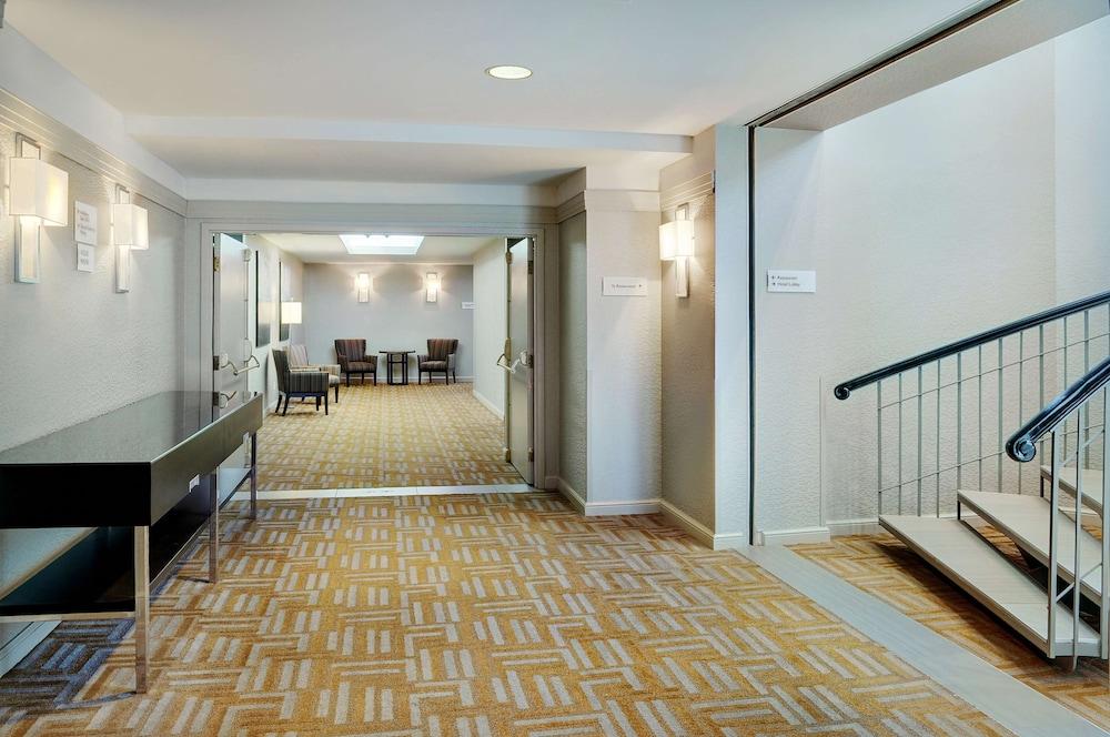 Courtyard By Marriott Kitchener Hotel Bagian luar foto